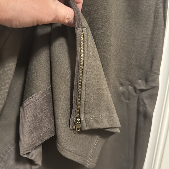 🆕 Ruby Ribbon Equestrian Legging with zippers at ankles - Picture 3 of 10